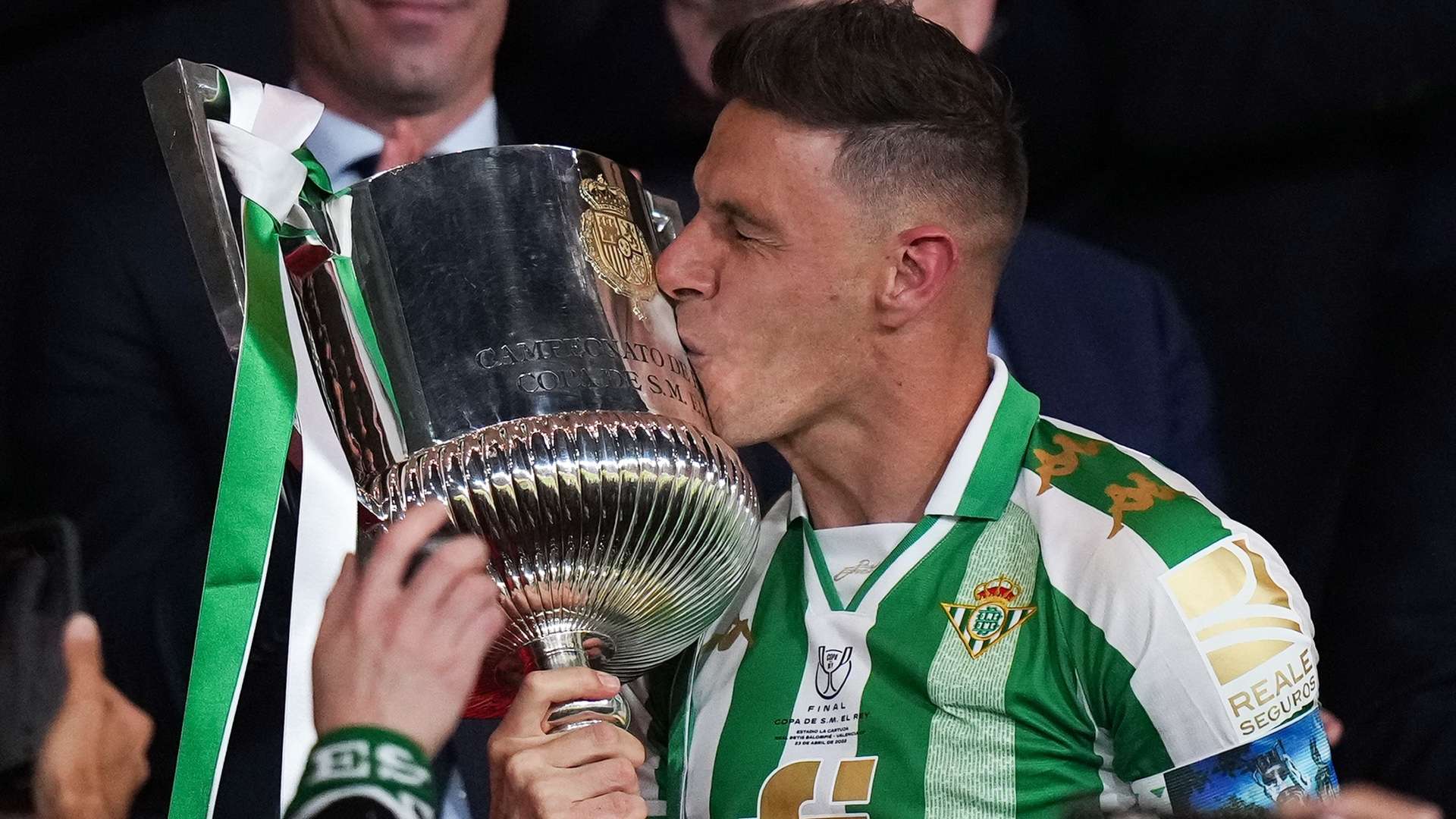 虽然显得不 虽然显得不